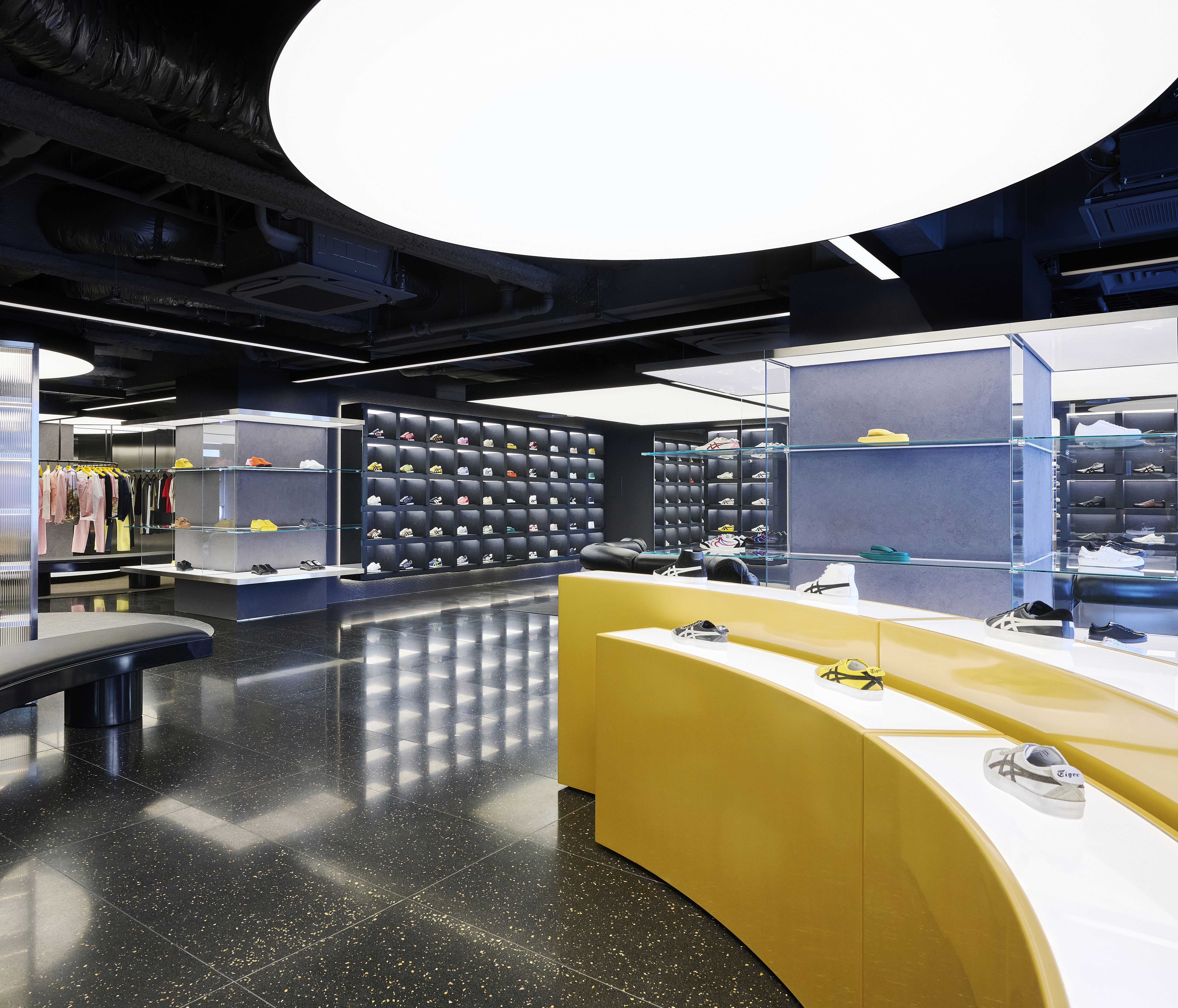 2F_onitsukatiger_shinjuku
