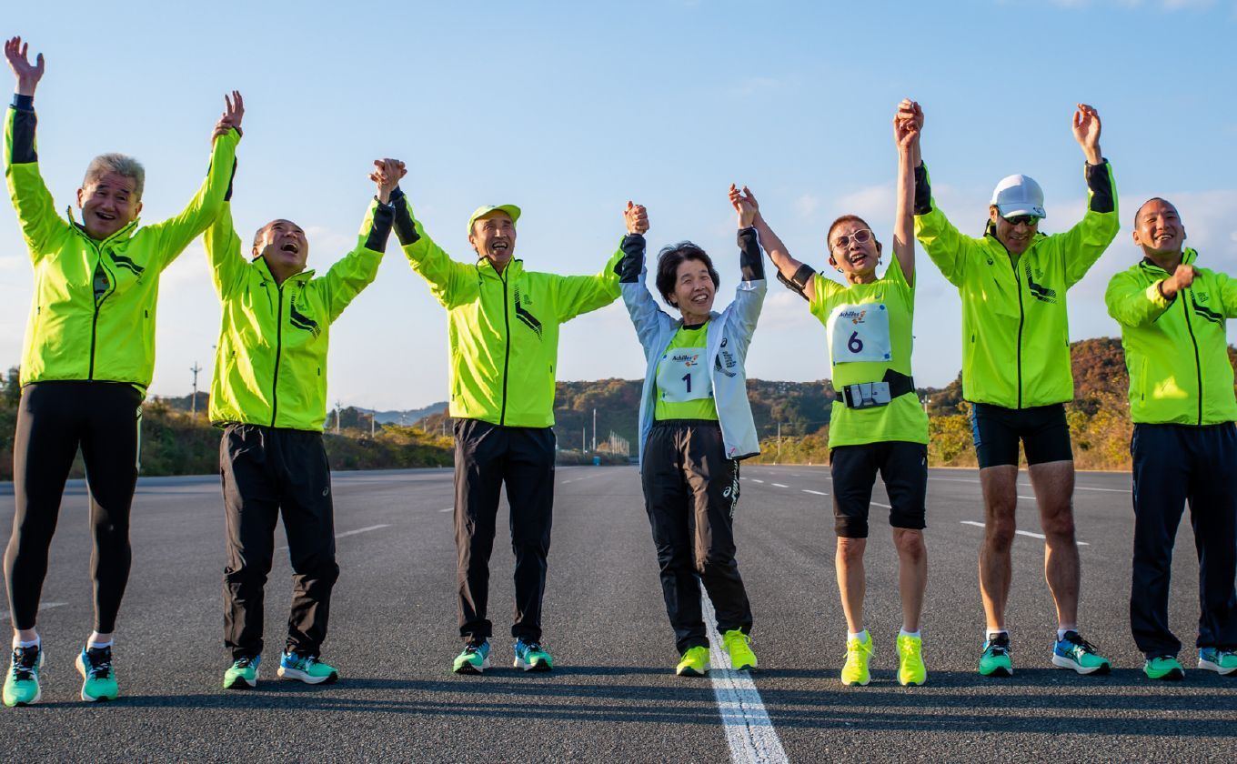 GoogleのProject Guidelineを使って「ASICS World Ekiden」に参加した視覚障がい者ランナー7名の写真